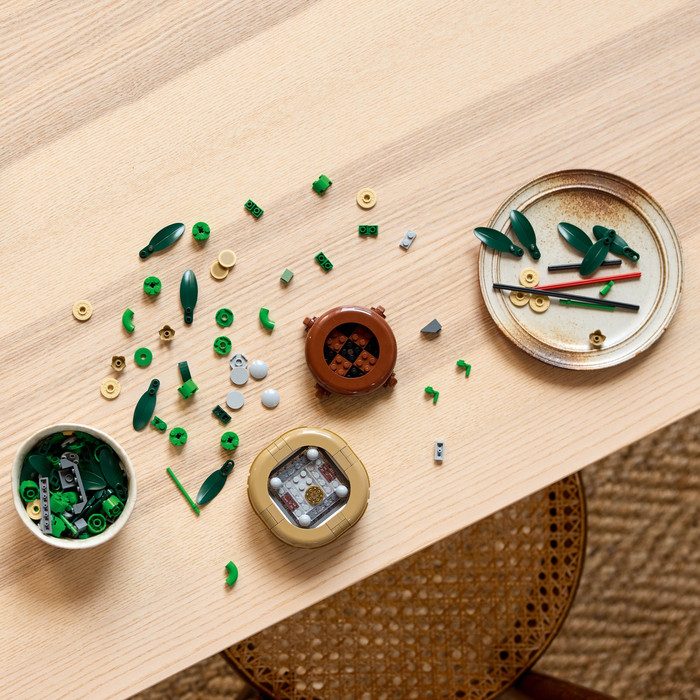 LEGO Botanicals Bamboo 10344 product in use
