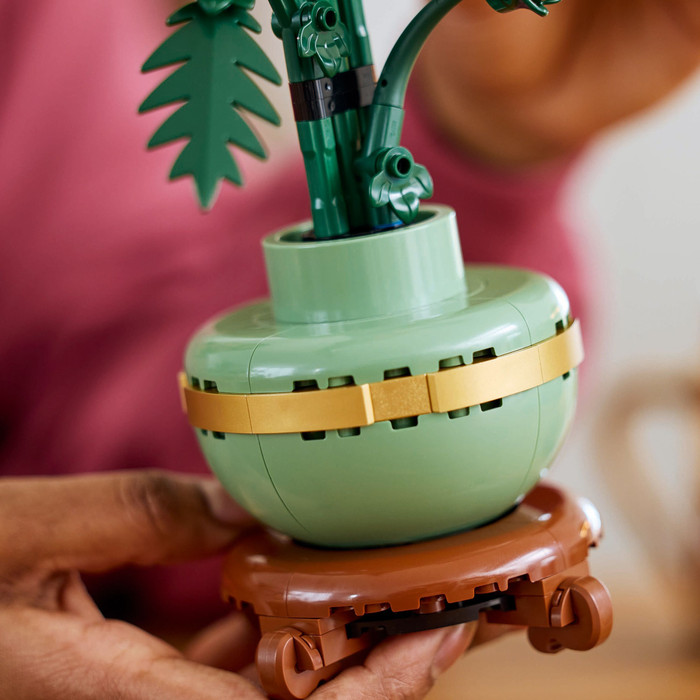 LEGO Botanicals Chrysanthemum 10368 product in use