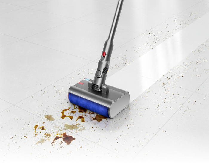 Dyson V12 Detect Submarine product in use