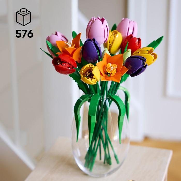 LEGO Botanicals Tulip Bouquet 11501 product in use
