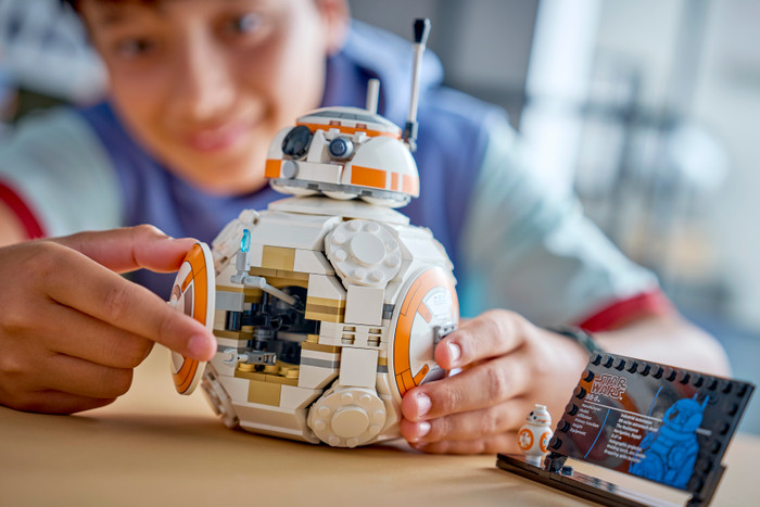 LEGO Star Wars BB-8 Astromech Droid 75452 product in use