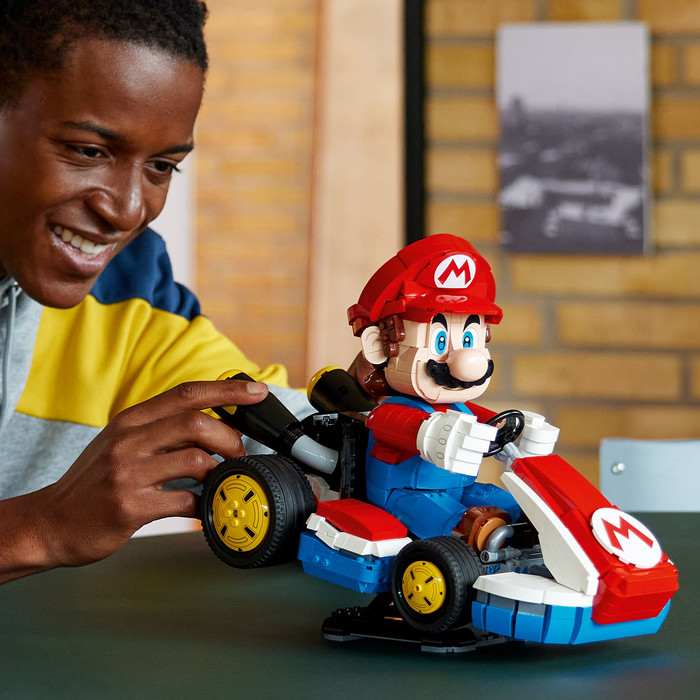 LEGO Super Mario: Mario Kart Mario und Standard-Kart 72037 produkt in gebrauch