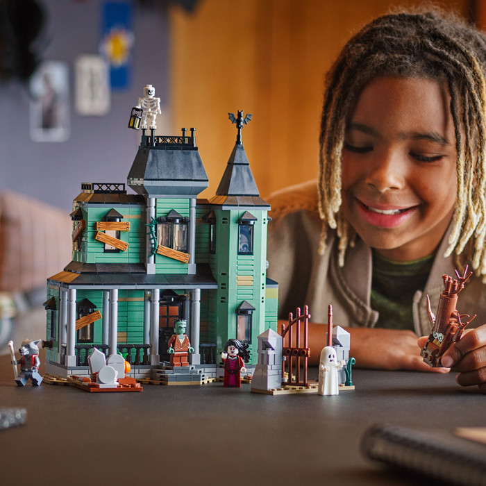 LEGO Creator 3-in-1 Haunted Mansion 31167 product in use