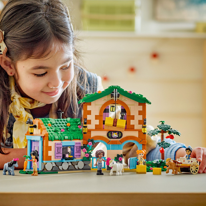 LEGO Friends Ponyhof und Stall 42654 produkt in gebrauch