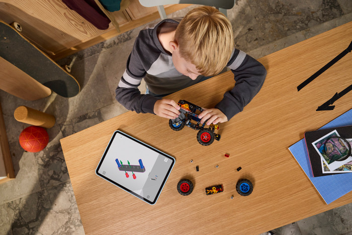 LEGO Technic Monster Jam Grave Digger Feuer und Eis 42219 produkt in gebrauch