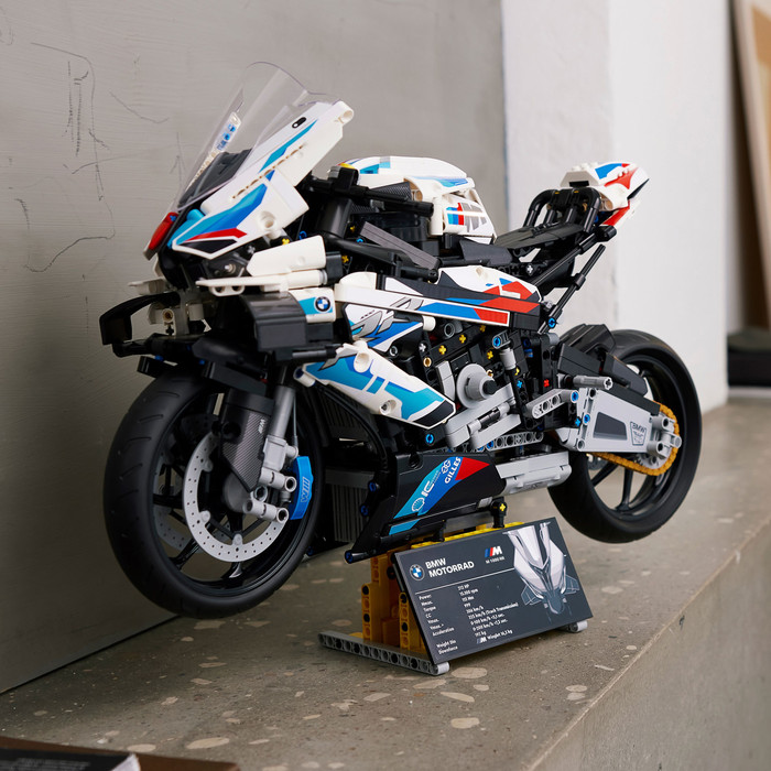 LEGO Technic BMW M 1000 RR 42130 produkt in gebrauch