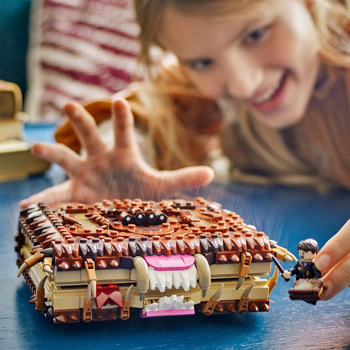 LEGO Harry Potter Beißendes Monsterbuch der Monster 76449 produkt in gebrauch