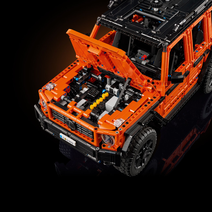 LEGO Technic Mercedes-Benz G 500 PROFESSIONAL Line 42177 product in use
