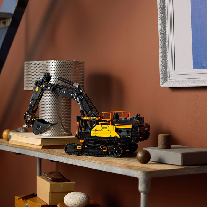 LEGO Technic Volvo EC500 Hybrid Bagger 42215 produkt in gebrauch