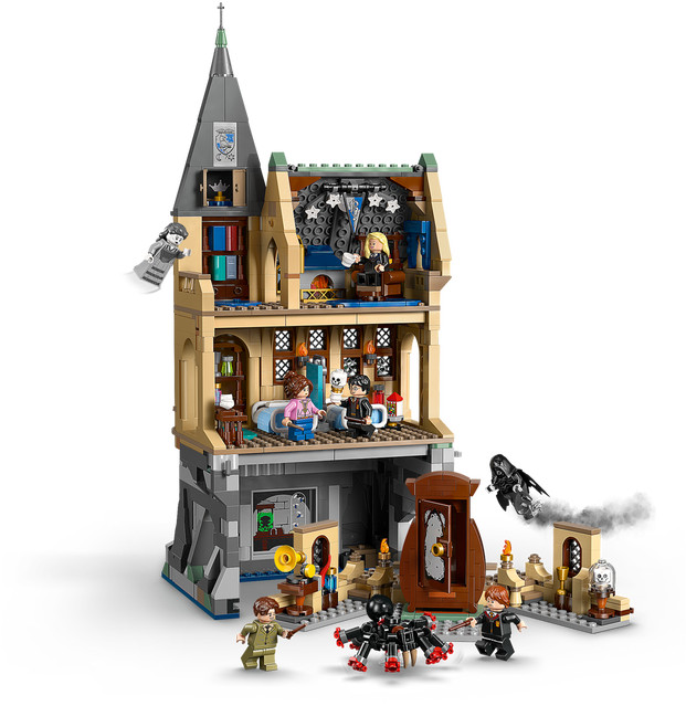 LEGO Harry Potter Hogwarts Castle: Hospital Wing 76463 product in use