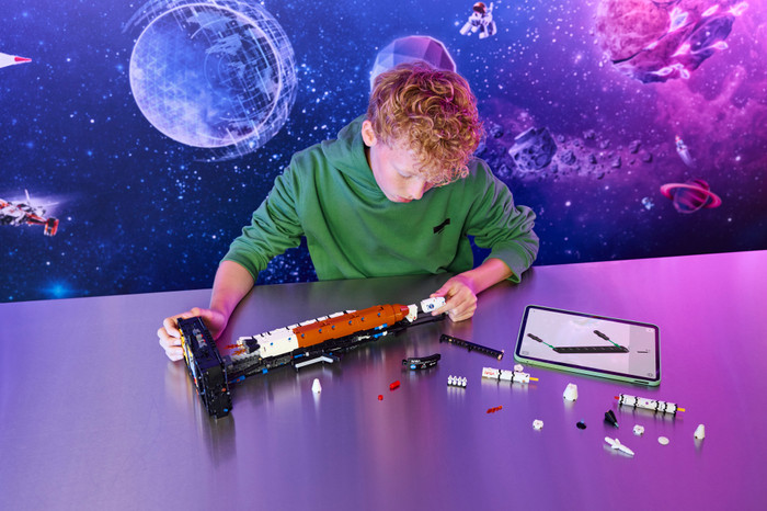 LEGO Technic NASA Artemis SLS-Schwerlastrakete 42221 produkt in gebrauch