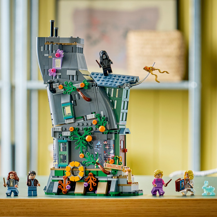 LEGO Harry Potter Luna Lovegood's House 76467 product in use