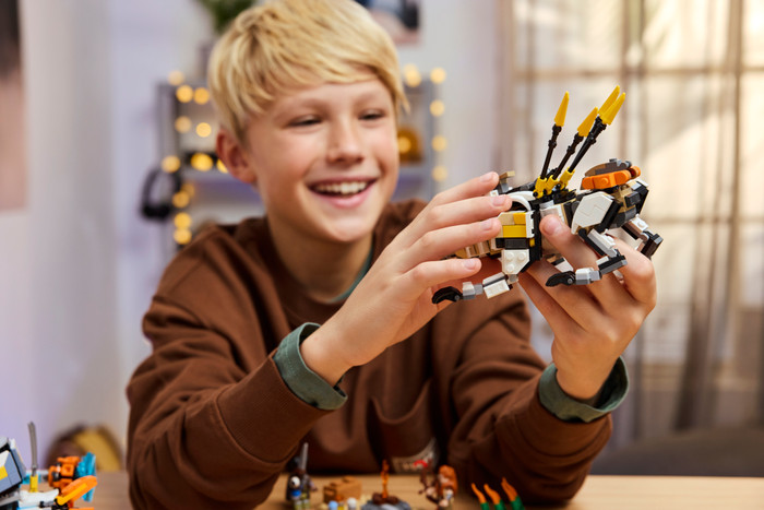 LEGO Horizon Adventures Aloy and Varl vs. Shell-Walker and Sawtooth 77037 product in use