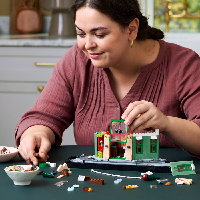 LEGO Icons French Café 10362 product in use