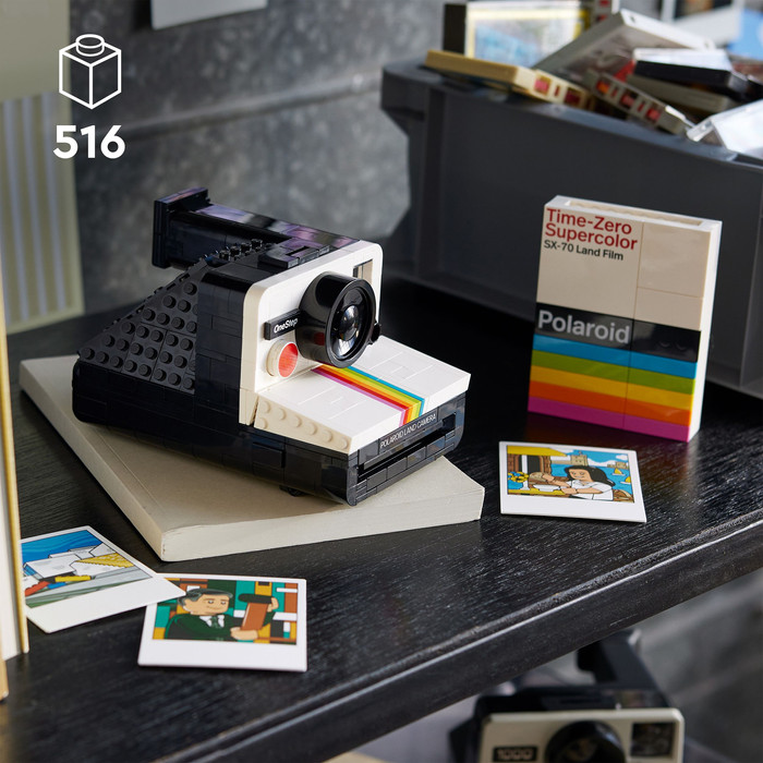 LEGO Ideas Polaroid OneStep SX-70 Sofortbildkamera 21345 produkt in gebrauch