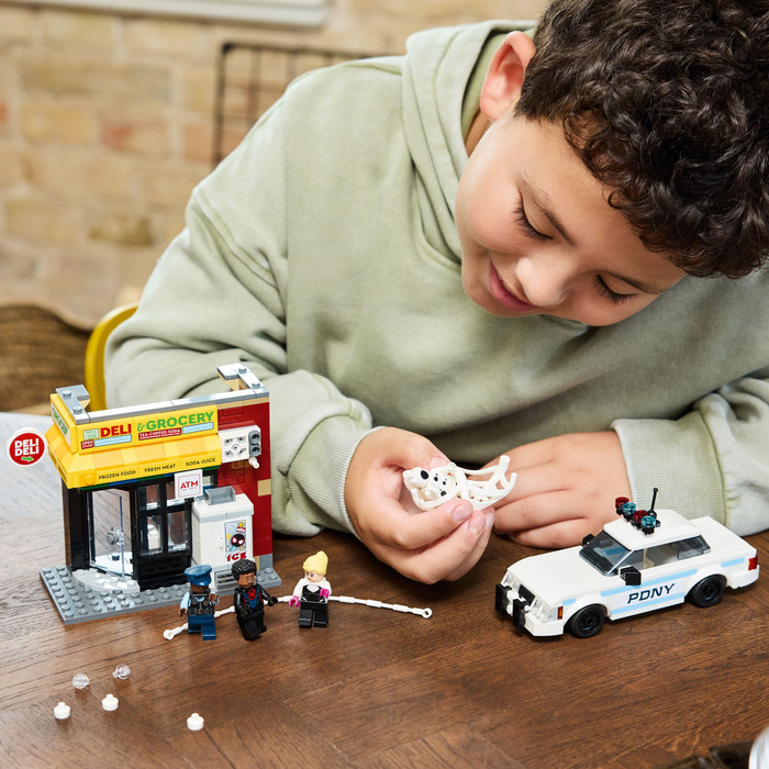 LEGO Marvel Spider-Verse: Miles Morales vs. Spot 76311 produkt in gebrauch