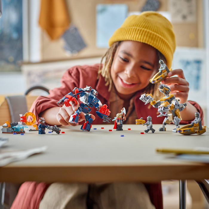 LEGO Marvel Avengers: Endgame Thor vs. Chitauri 76322 produkt in gebrauch