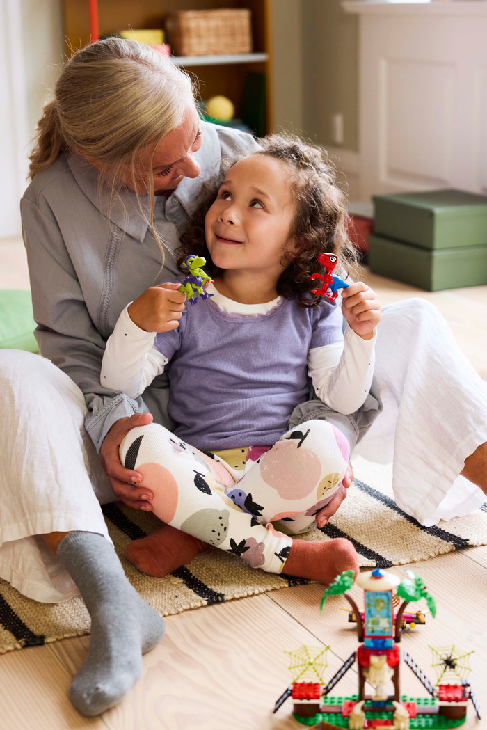 LEGO Marvel Showdown am Baumhaus: Spidey-Rex vs. Gobby-Raptor 11200 produkt in gebrauch