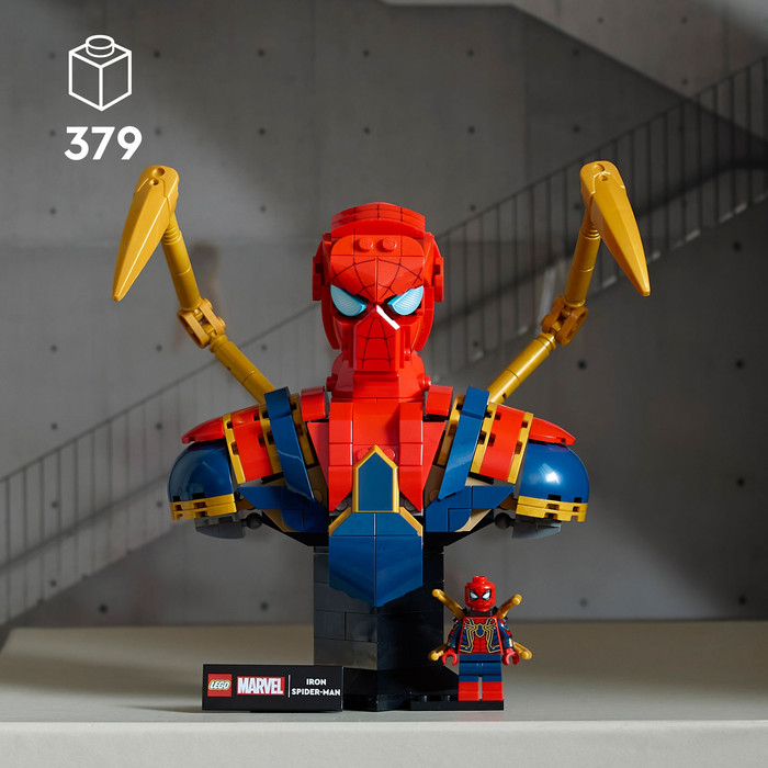 LEGO Marvel Iron Spider-Man Büste 76326 produkt in gebrauch