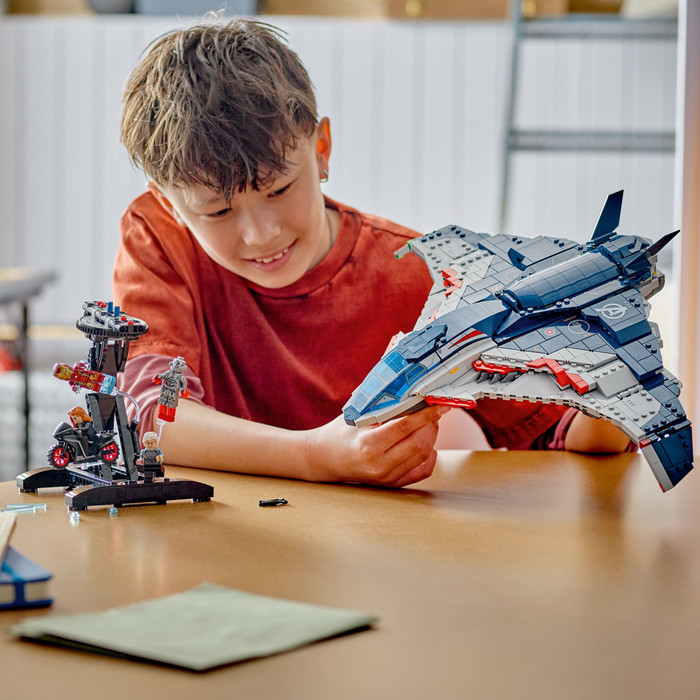 LEGO Marvel Avengers: Age of Ultron Quinjet 76325 product in use