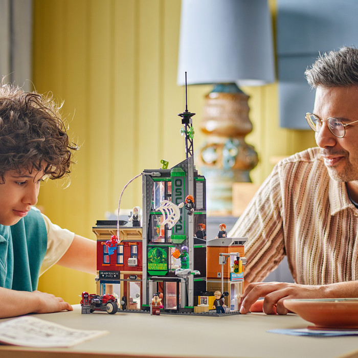 LEGO Marvel Spider-Man vs. Oscorp 76324 produkt in gebrauch