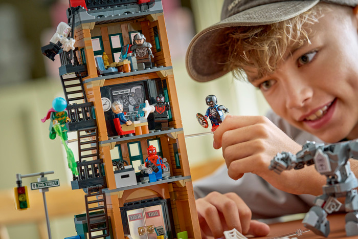 LEGO Marvel Spider-Man vs. Mysterio: Daily Bugle 76342 produkt in gebrauch
