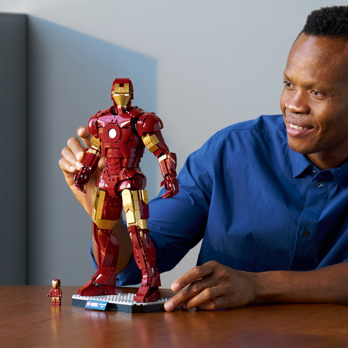 LEGO Marvel Iron Man Mark 3 Sammleredition 76344 produkt in gebrauch