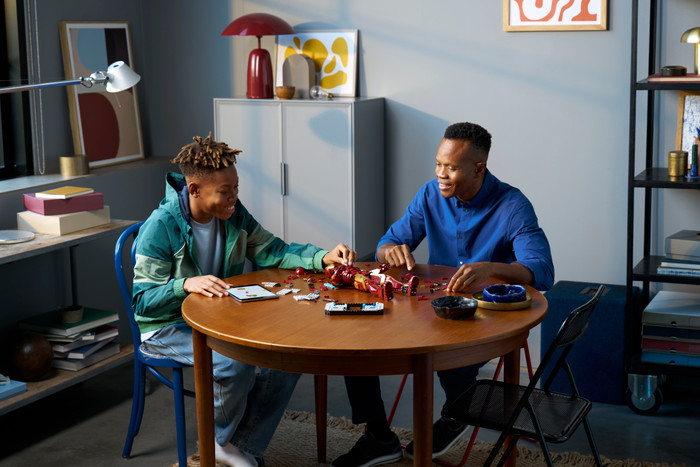 LEGO Marvel Iron Man Mark 3 Sammleredition 76344 produkt in gebrauch