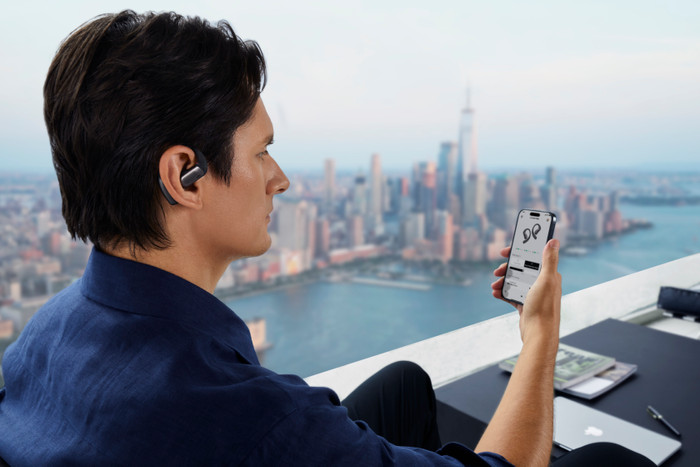 Shokz OpenFit Pro Schwarz produkt in gebrauch