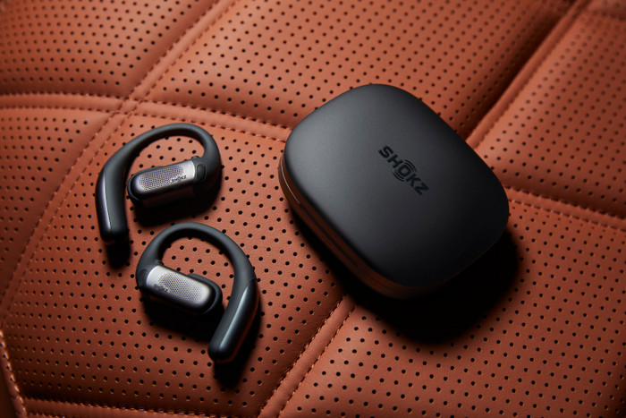 Shokz OpenFit Pro Schwarz produkt in gebrauch