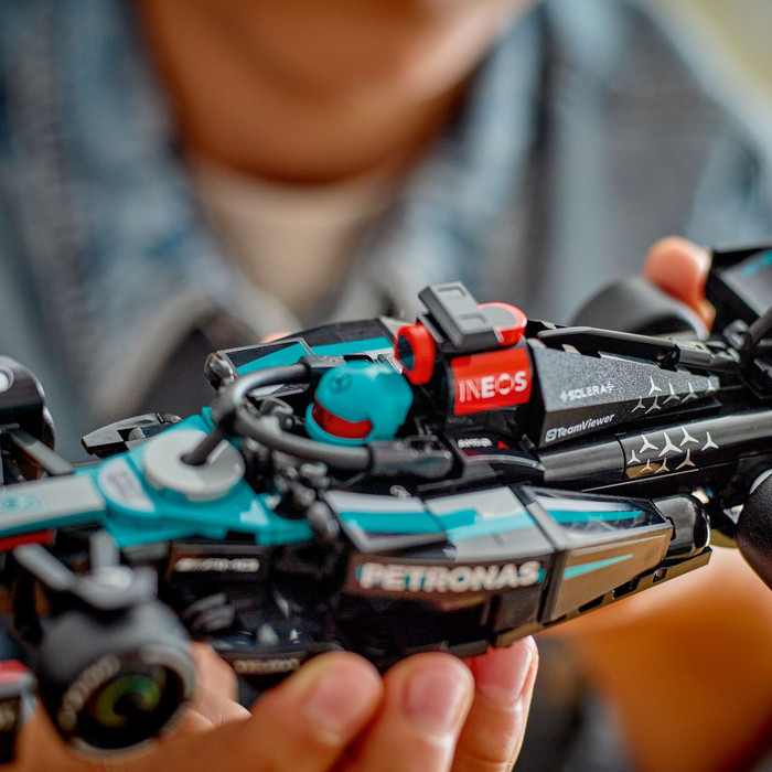 LEGO Speed Champions Mercedes-AMG F1 W15 Rennwagen 77244 produkt in gebrauch