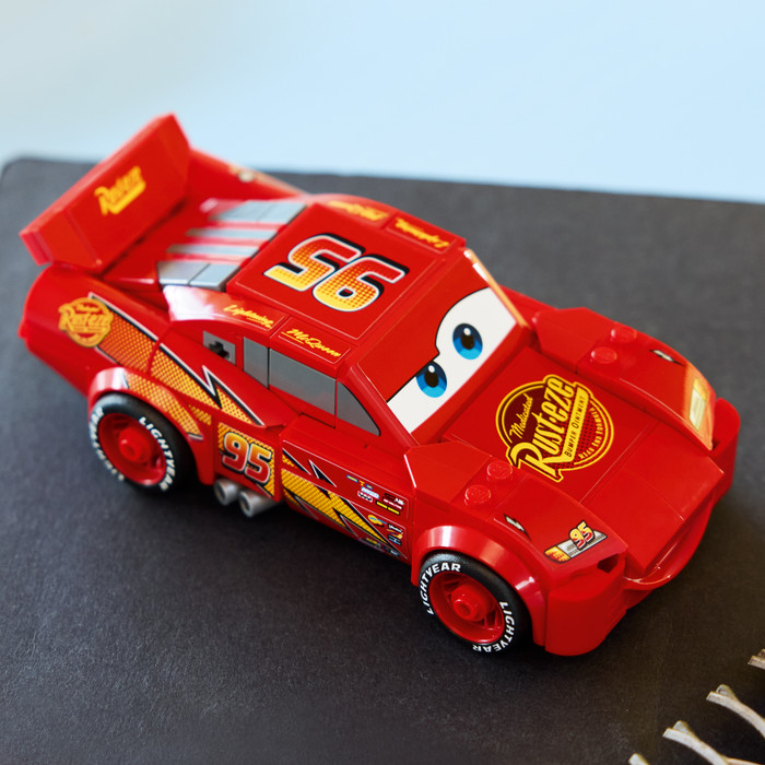 LEGO Speed Champions Lightning McQueen 77255 produkt in gebrauch