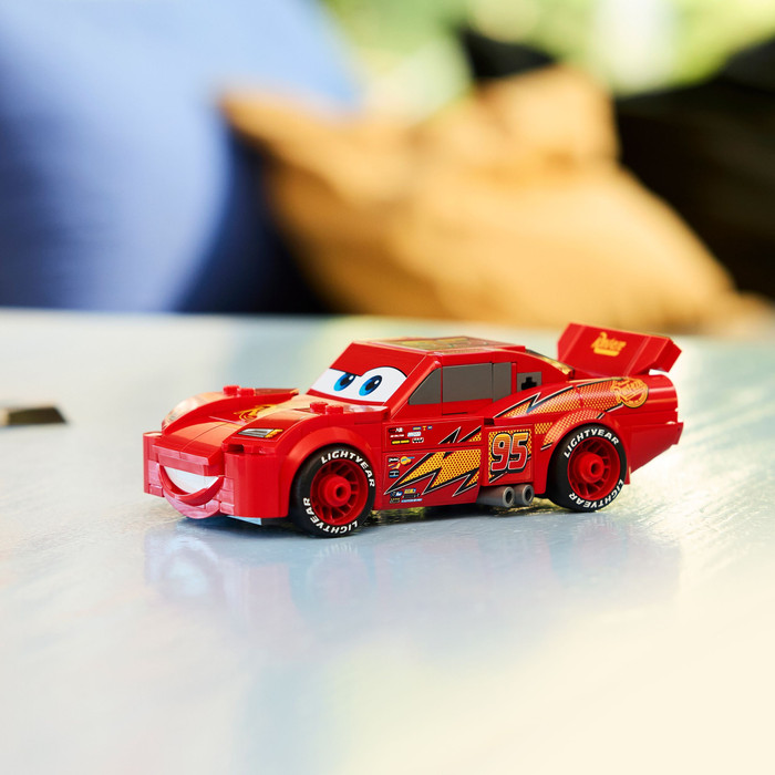 LEGO Speed Champions Lightning McQueen 77255 produkt in gebrauch