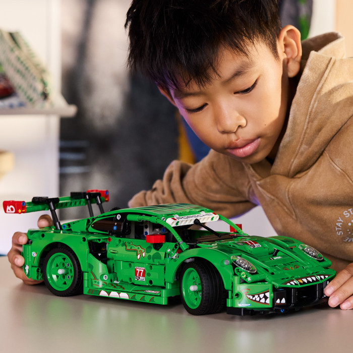 LEGO Technic Porsche 911 GT3 R REXY AO Racing Rennwagen 42224 produkt in gebrauch
