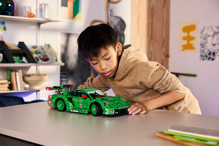 LEGO Technic Porsche 911 GT3 R REXY AO Racing Rennwagen 42224 produkt in gebrauch