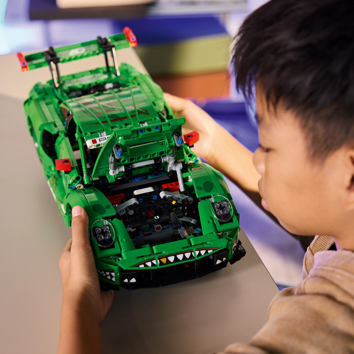 LEGO Technic Porsche 911 GT3 R REXY AO Racing Rennwagen 42224 produkt in gebrauch