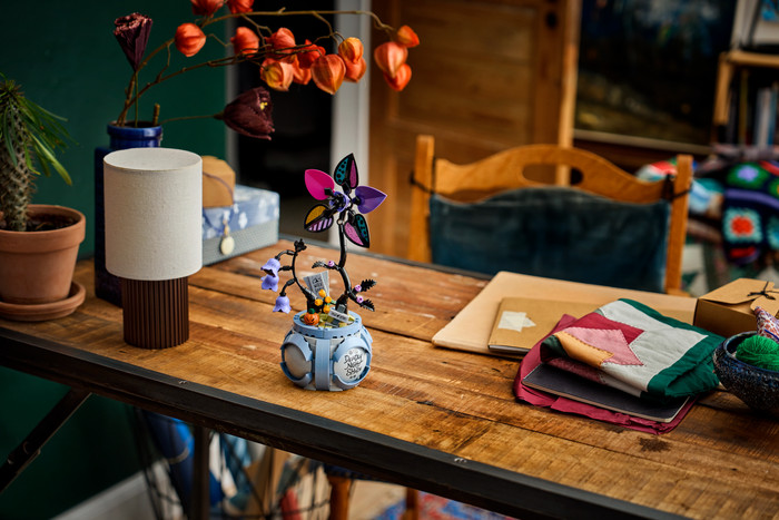 LEGO Disney Sallys Blumentopf 43288 produkt in gebrauch