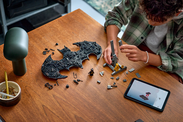 LEGO DC Batman Logo 76330 produkt in gebrauch