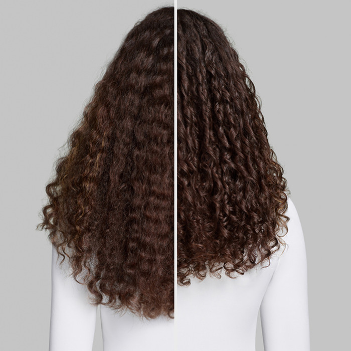 Dyson Airwrap Co-anda2x Curly+Coily Red Velvet produkt in gebrauch