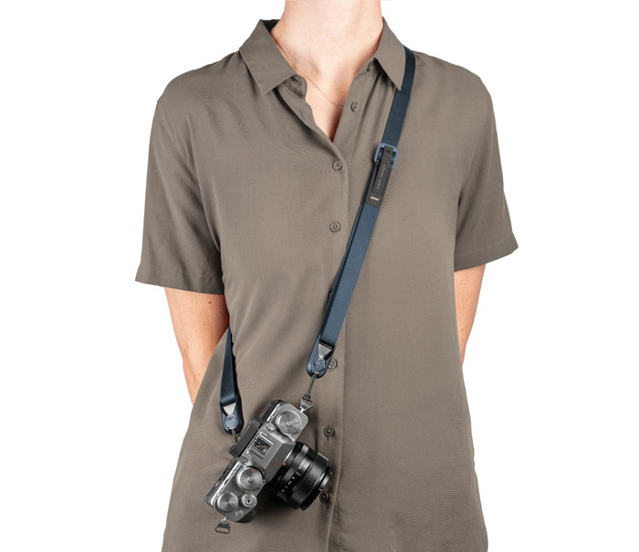 Peak Design Leash Ocean (Blue) product in use