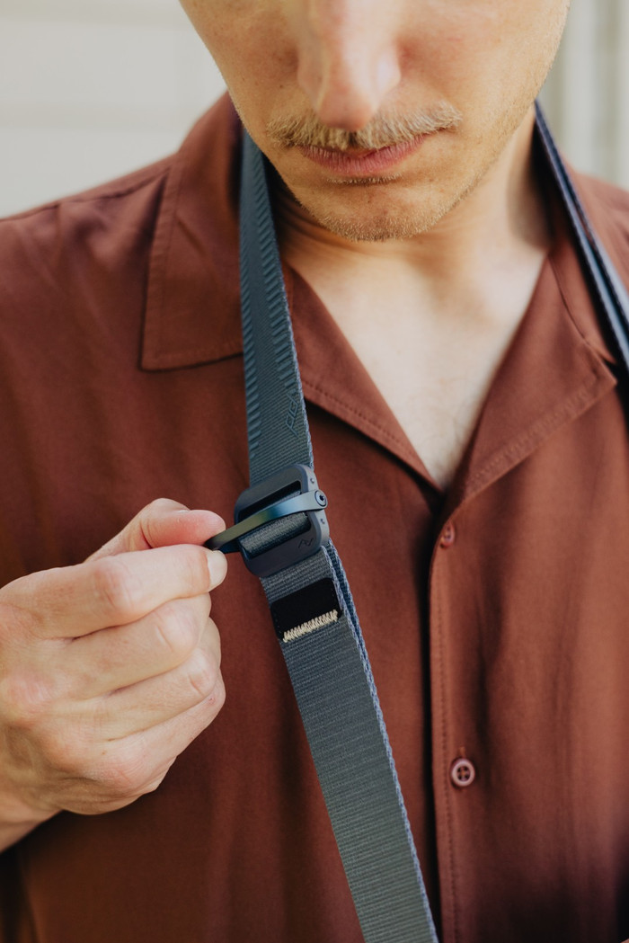 Peak Design Slide Lite Ocean (Blue) detail