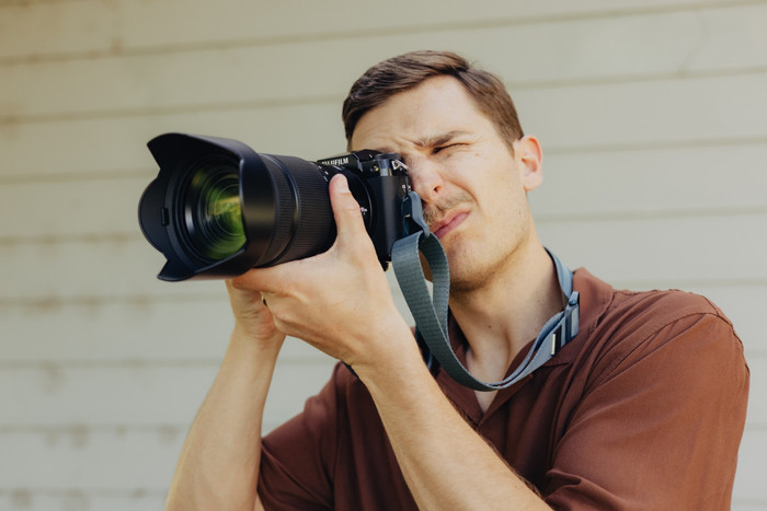 Peak Design Slide Lite Ocean (Blue) product in use