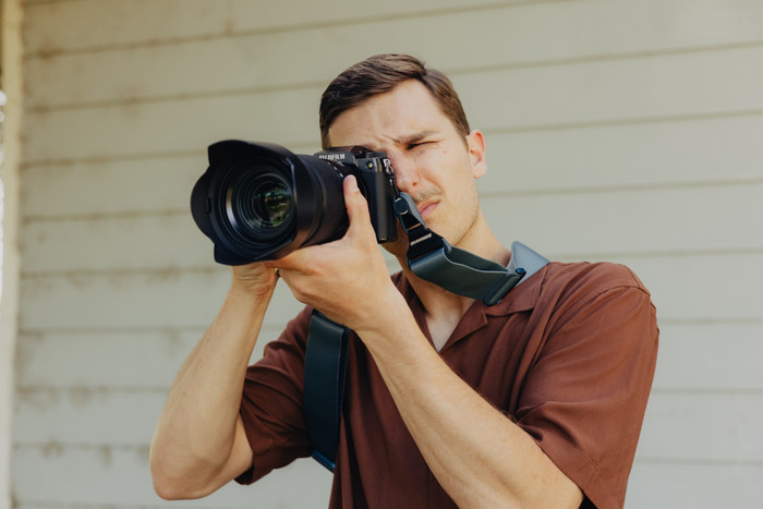 Peak Design Slide Ocean (Blue) product in use