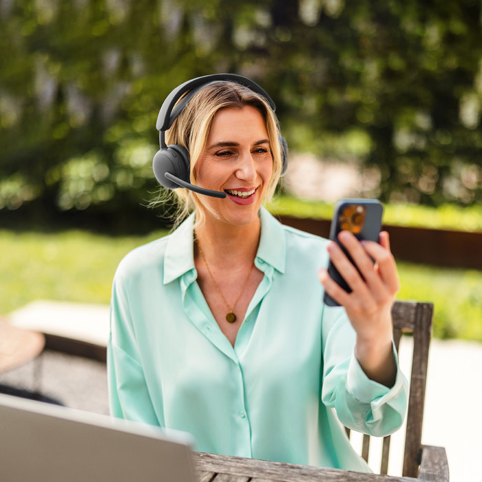 Logitech Zone Wireless 2 ES Schwarz produkt in gebrauch