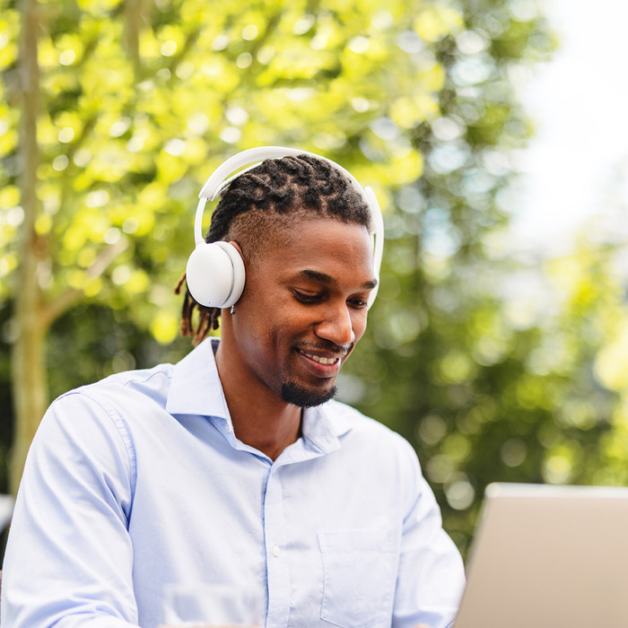 Logitech Zone Wireless 2 ES Weiß produkt in gebrauch