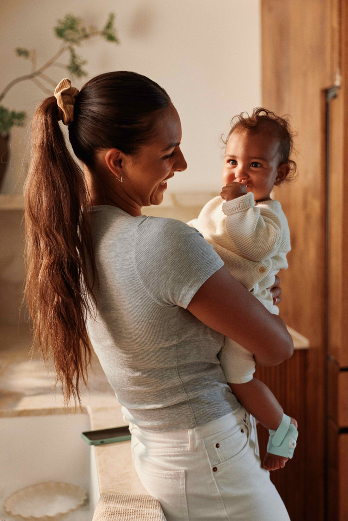 Owlet Dream Sock Mint OW-DS-MI product in use