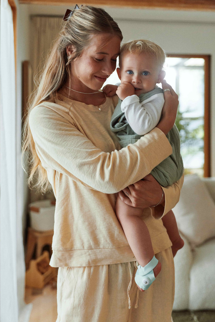 Owlet Dream Sock Bedtime Blue OW-DS-BL product in use