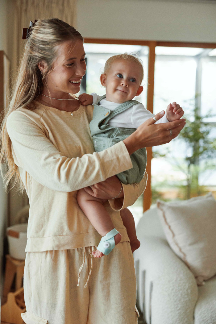 Owlet Dream Sock Bedtime Blue OW-DS-BL product in use