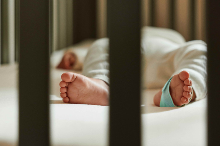 Owlet Dream Duo Bedtime Blue OW-DSDUO-BL product in use