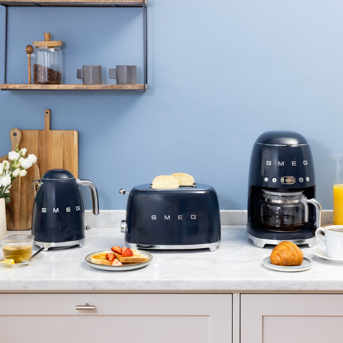 SMEG KLF03NBEU Navy Blue produkt in gebrauch